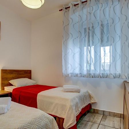 Apartment Laura With Terrace Vodnjan Luaran gambar