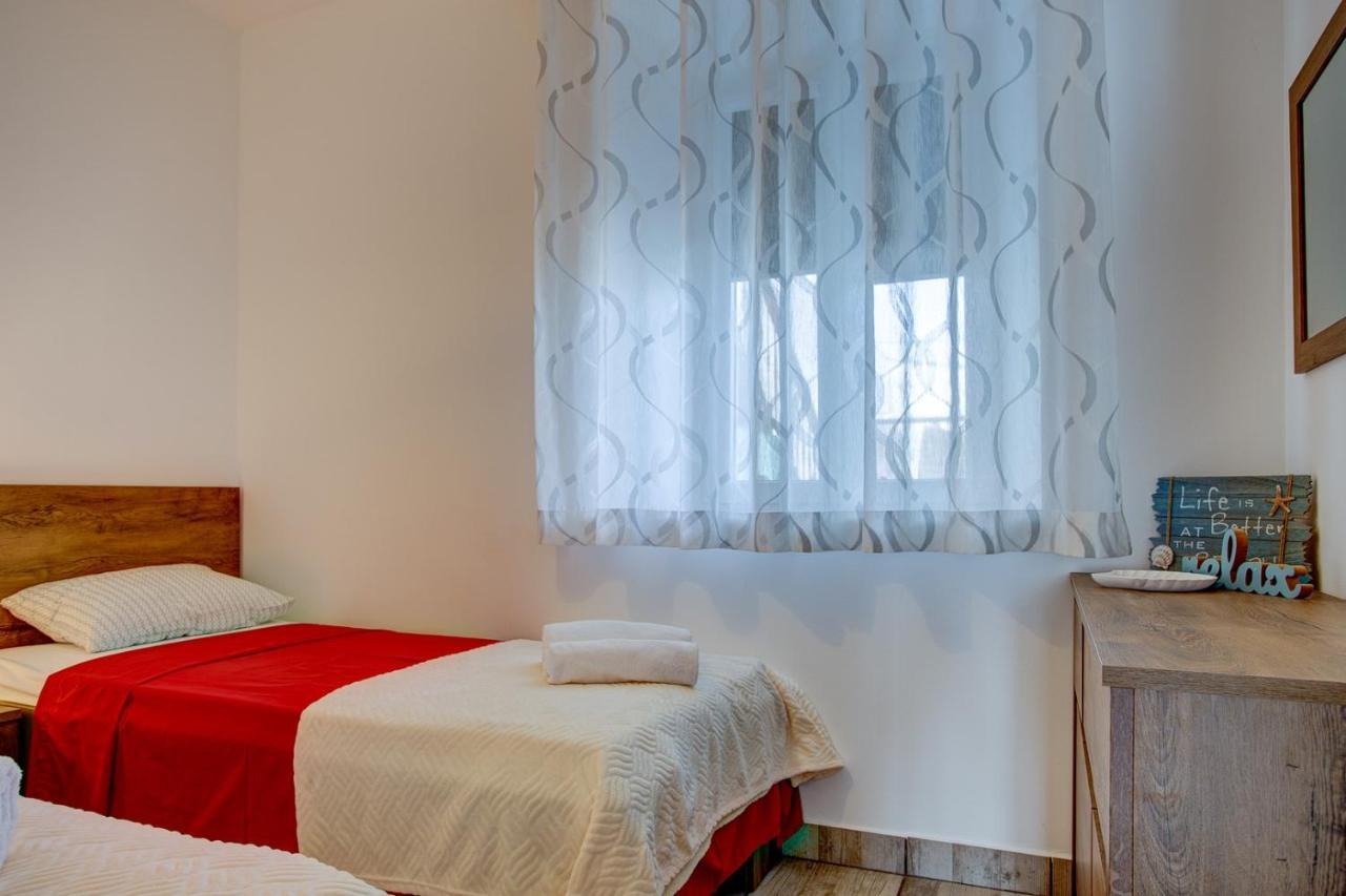Apartment Laura With Terrace Vodnjan Luaran gambar