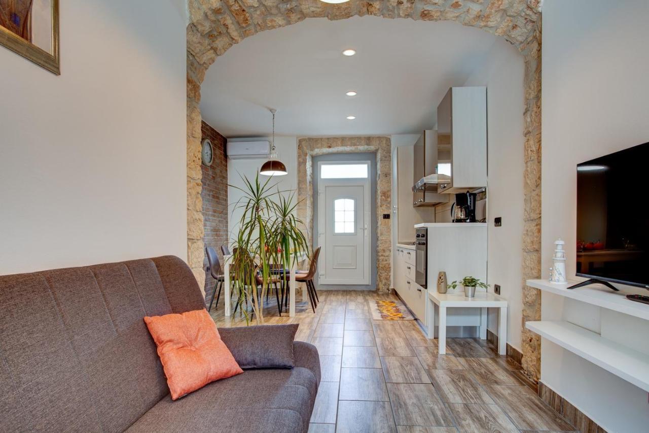 Apartment Laura With Terrace Vodnjan Luaran gambar
