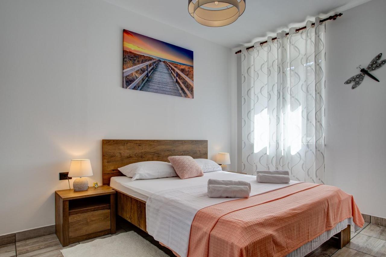Apartment Laura With Terrace Vodnjan Luaran gambar