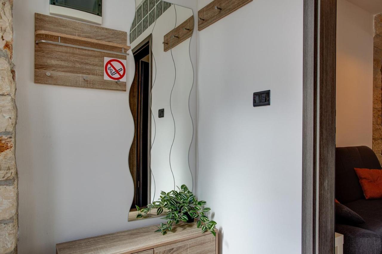 Apartment Laura With Terrace Vodnjan Luaran gambar
