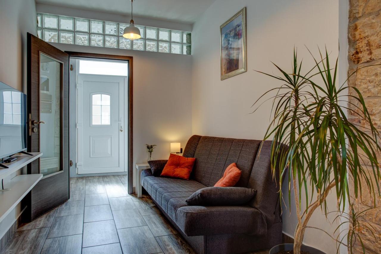 Apartment Laura With Terrace Vodnjan Luaran gambar