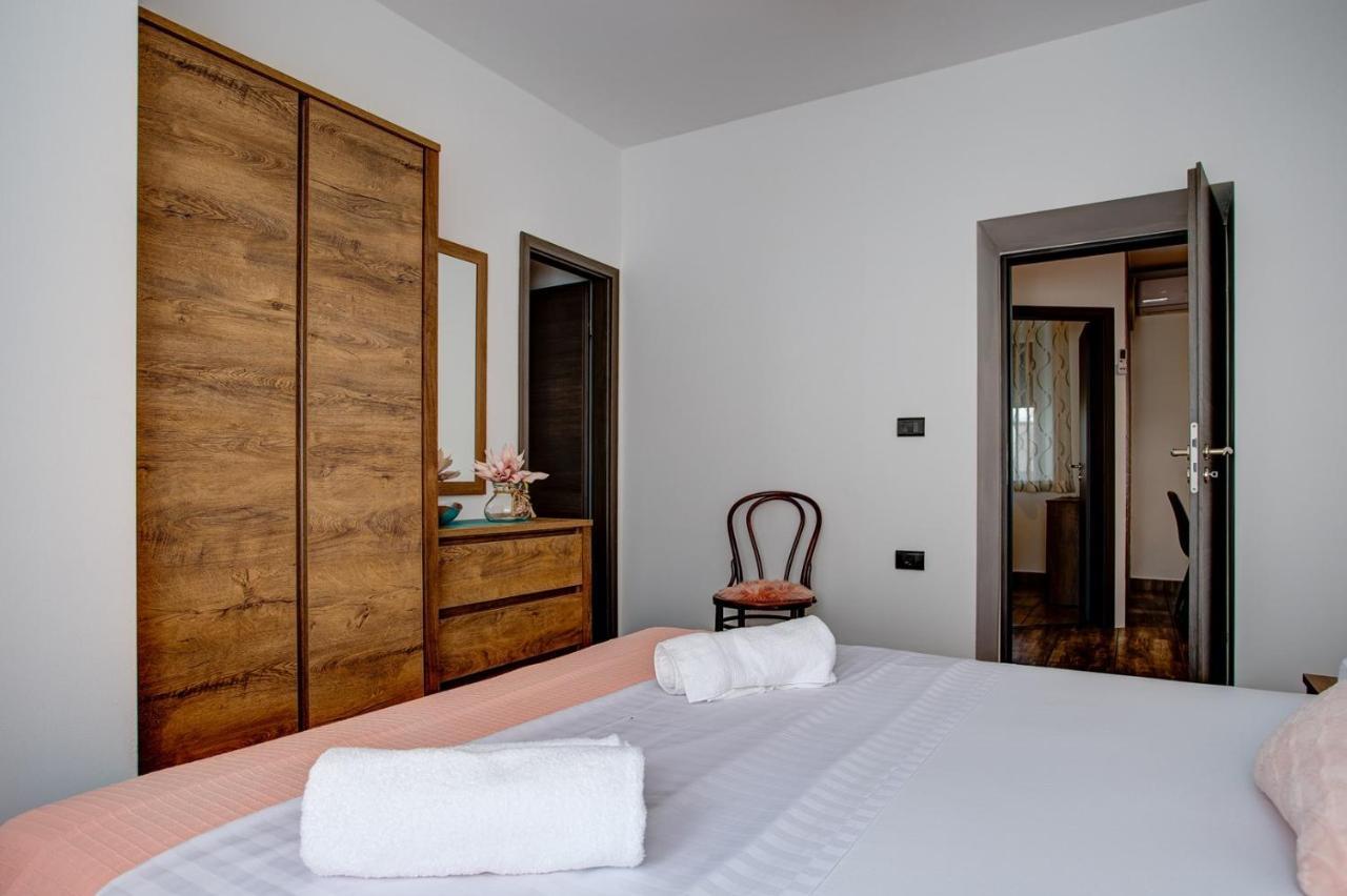 Apartment Laura With Terrace Vodnjan Luaran gambar