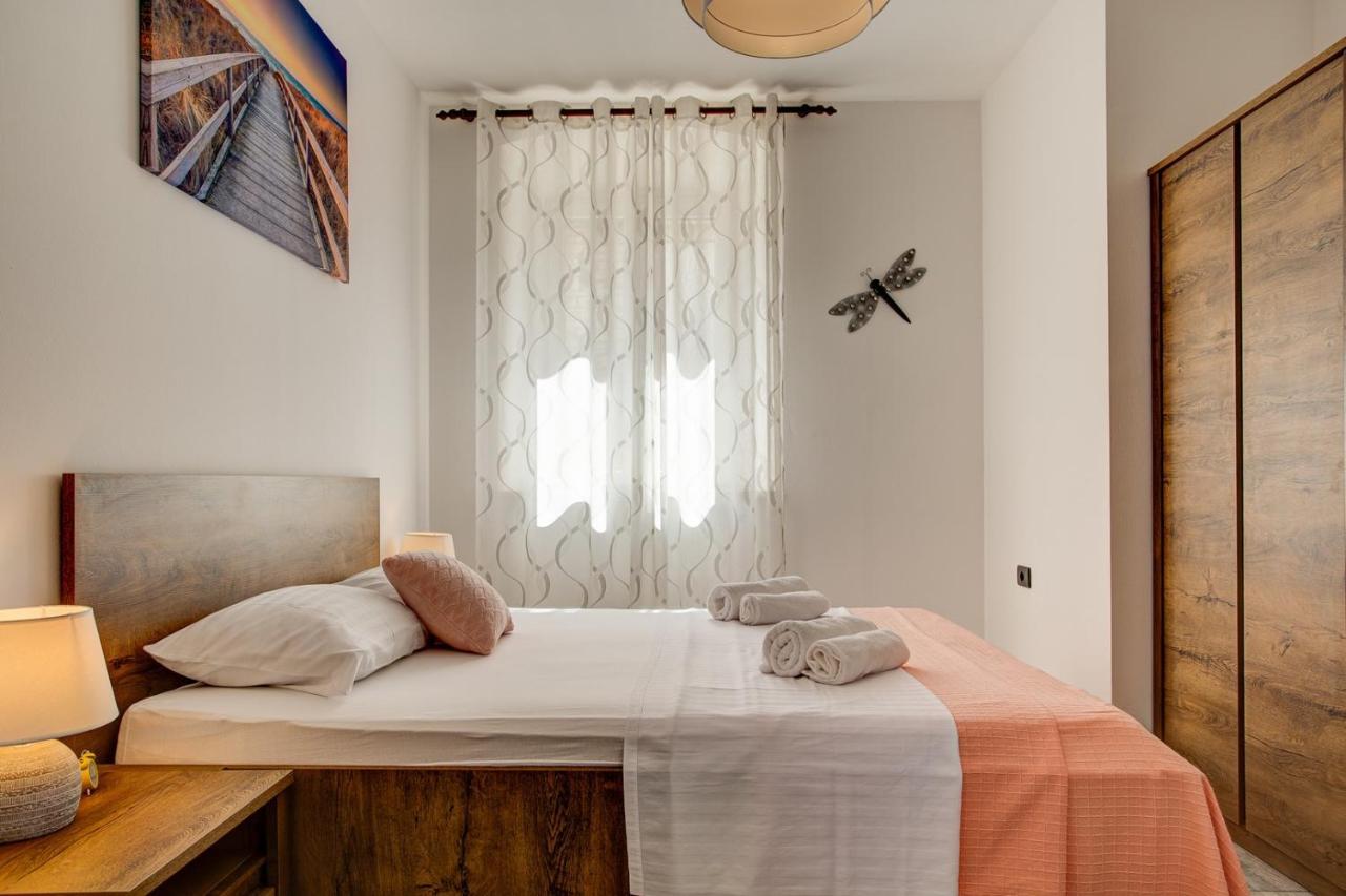 Apartment Laura With Terrace Vodnjan Luaran gambar